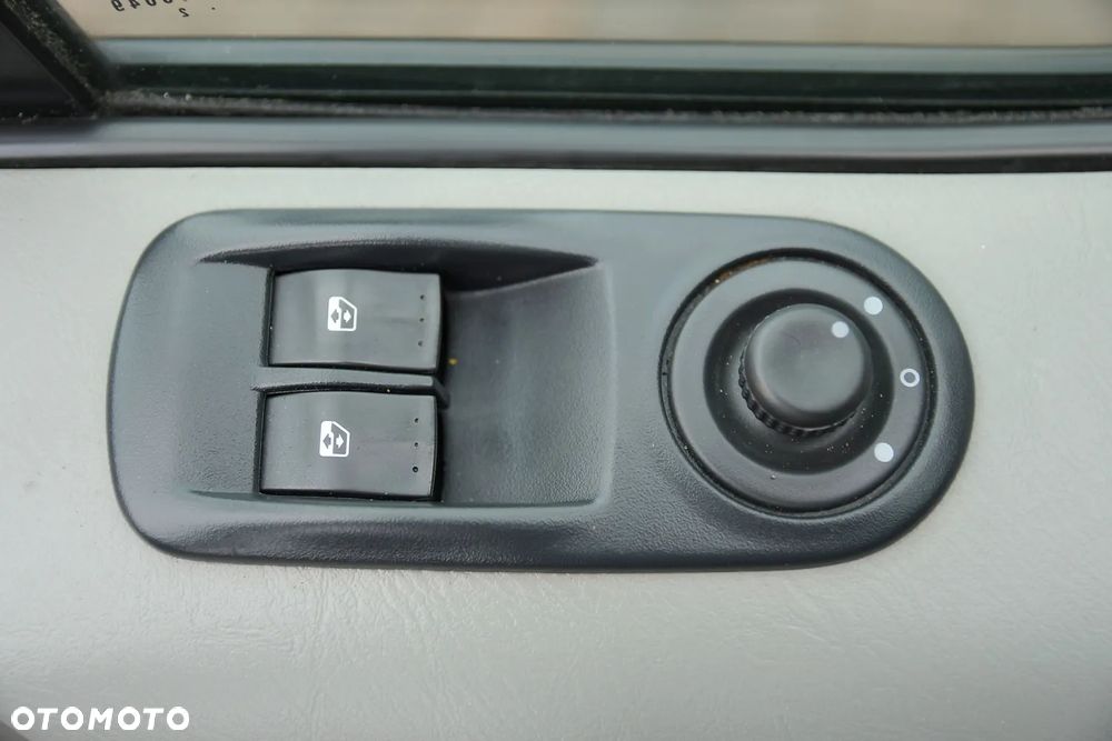 Renault Trafic Grand Passenger Black Edition - 26