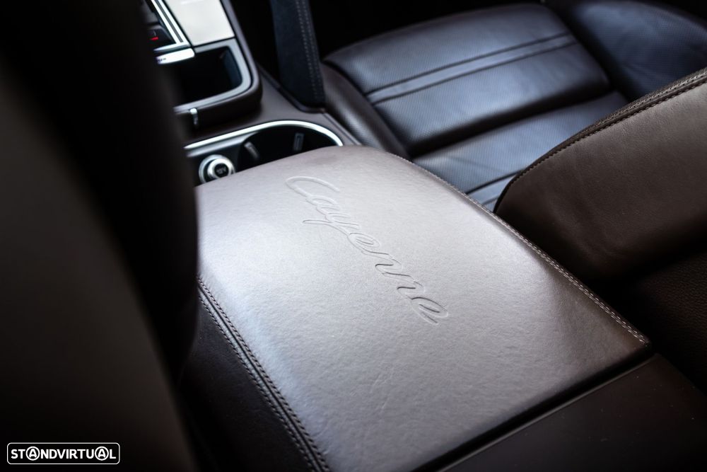 Porsche Cayenne Coupé E-Hybrid - 33