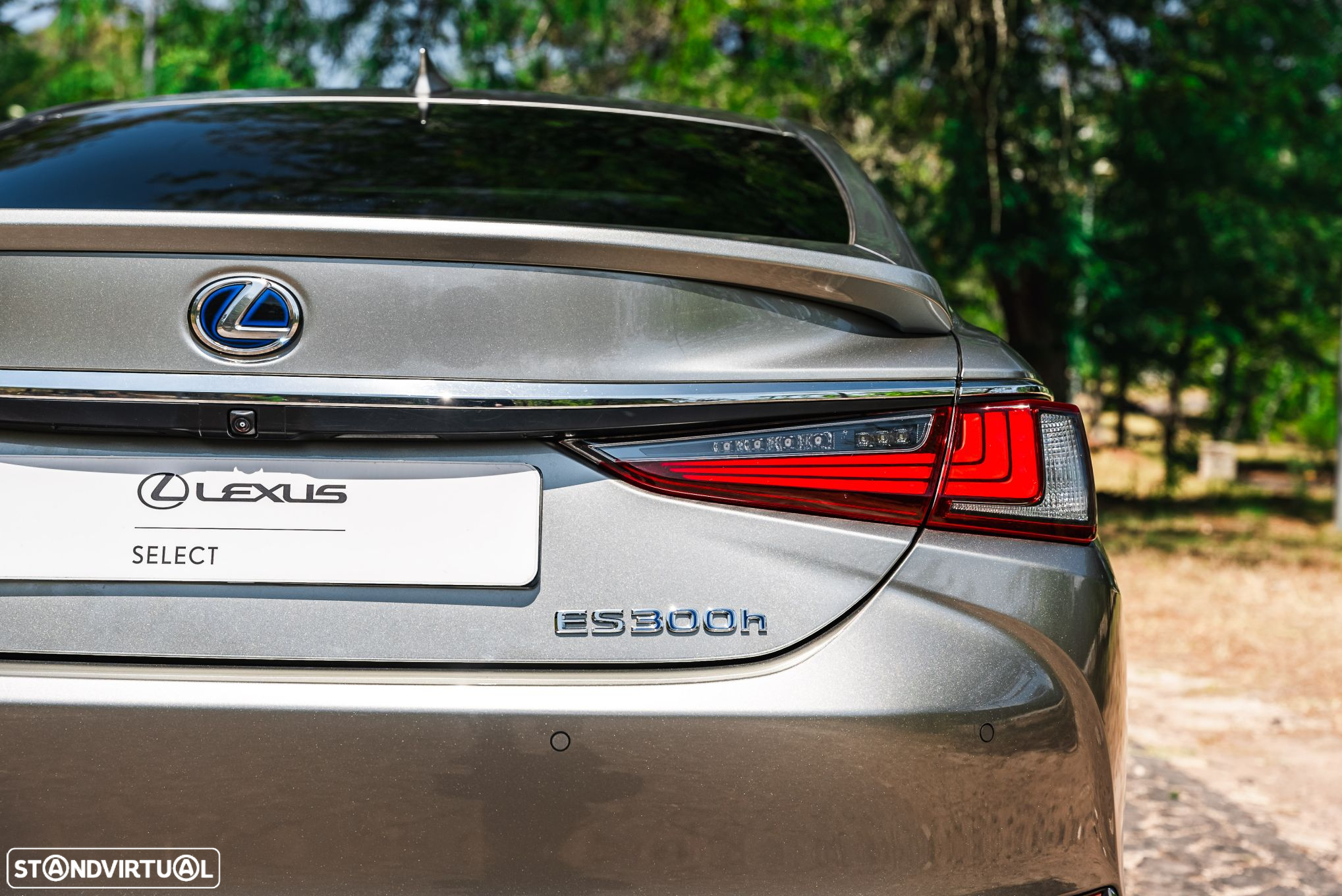 Lexus es-300h Special Edition - 36