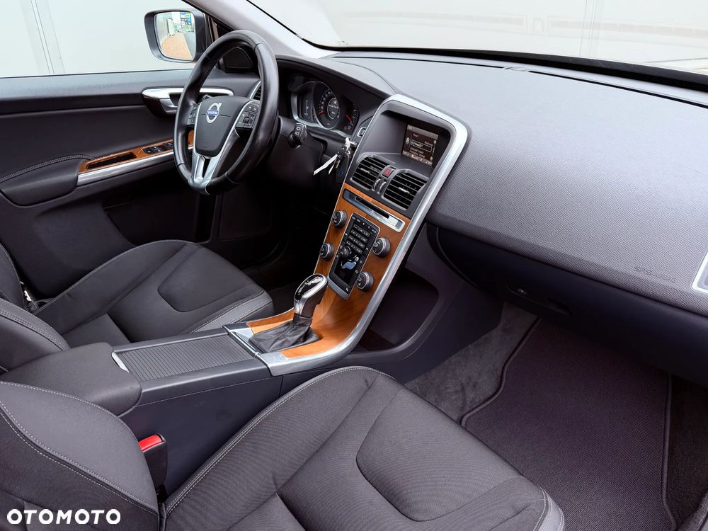 Volvo XC 60 D4 Geartronic Momentum - 28