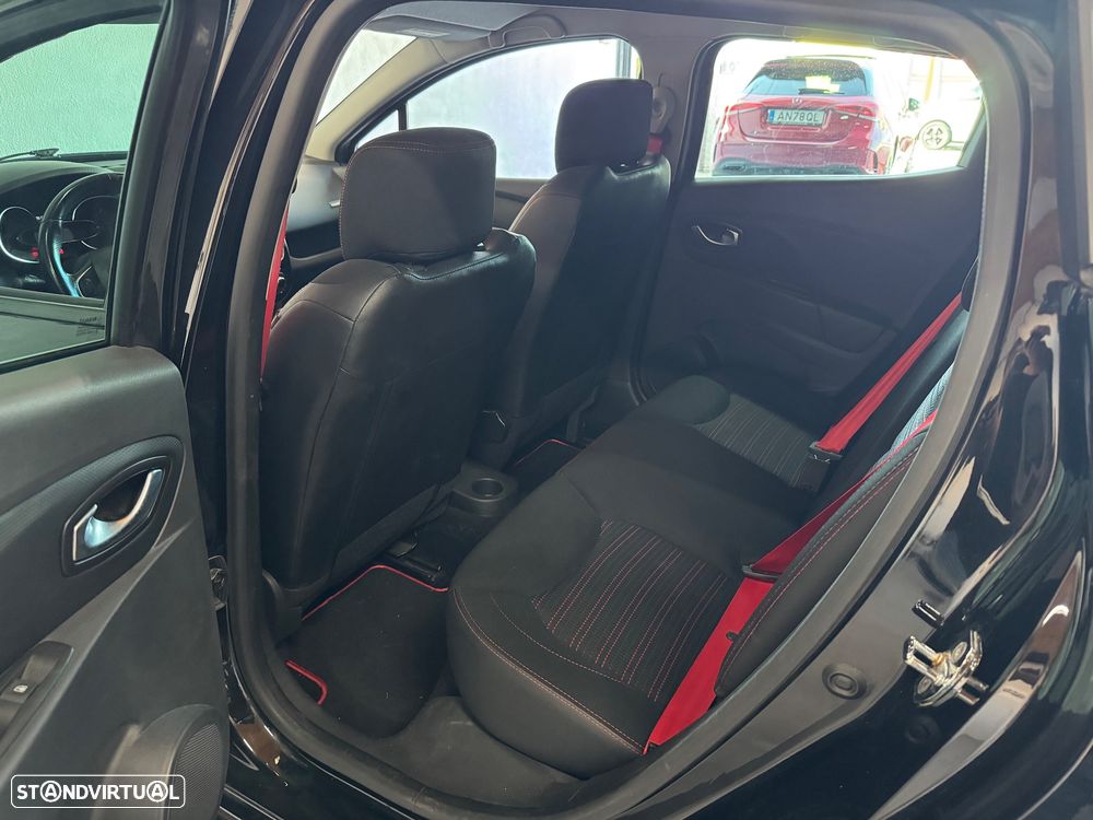Renault Clio TCe 220 EDC R.S. Trophy - 14