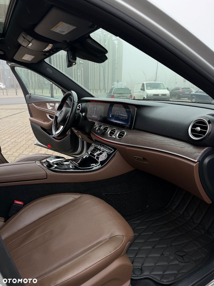 Mercedes-Benz Klasa E 300 9G-TRONIC Exclusive - 10