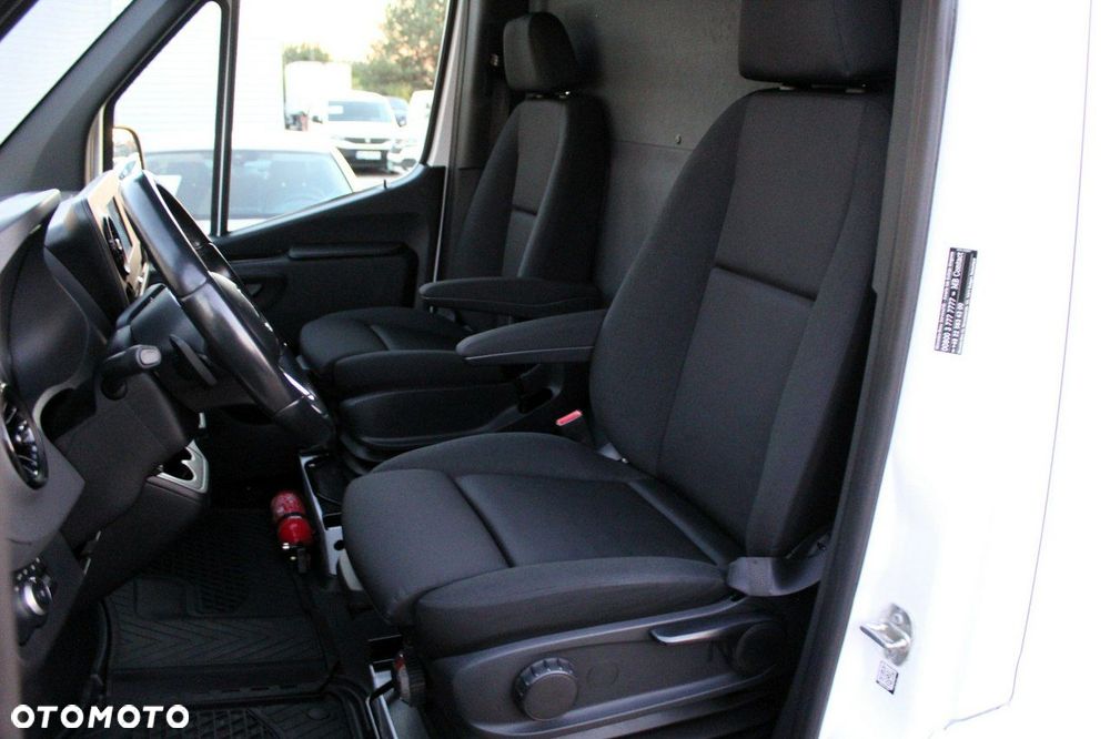 Mercedes-Benz Sprinter - 11