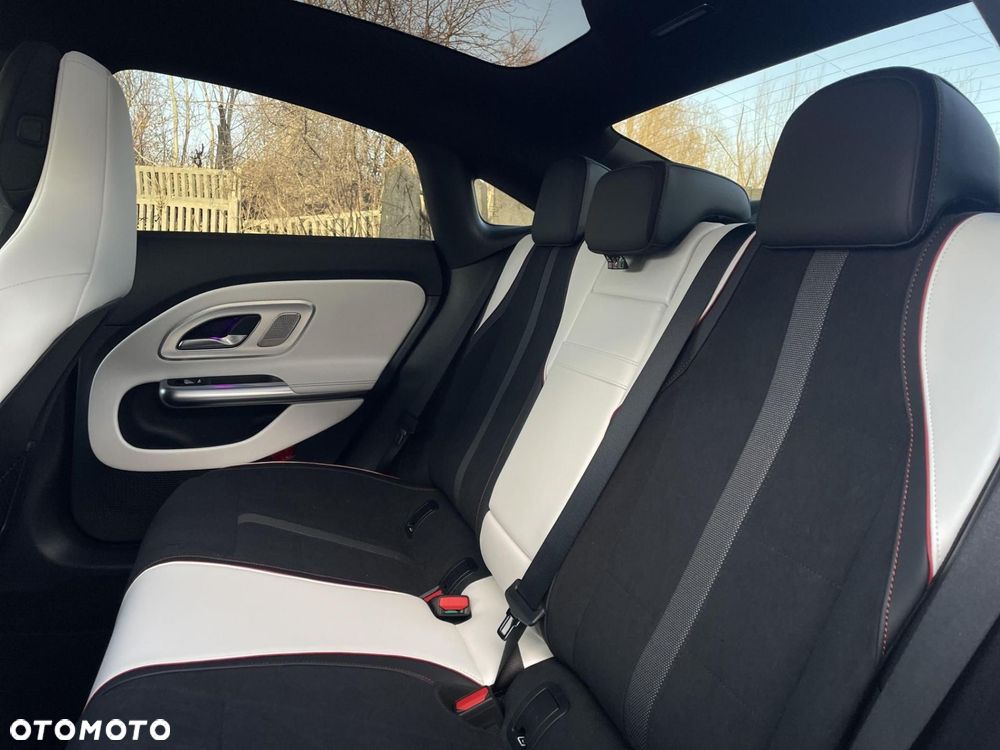 Mercedes-Benz CLA - 23