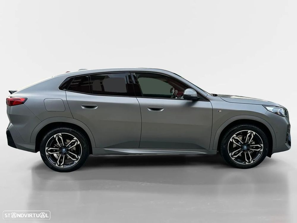 BMW iX2 eDrive20 Pack Desportivo M - 7