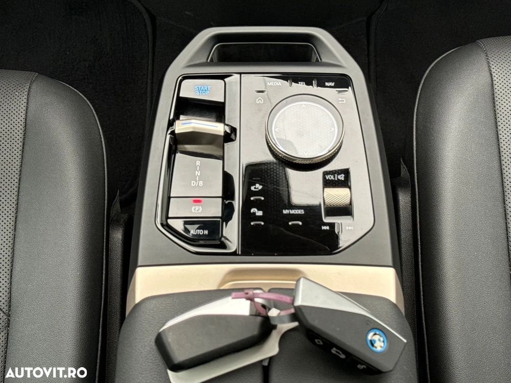 BMW iX xDrive40 - 10