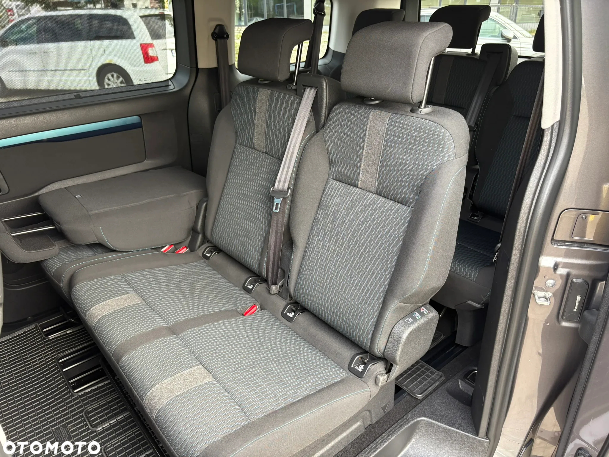 Peugeot Traveller 2.0 BlueHDi Standard Business - 23