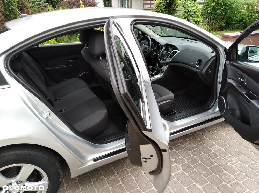 Chevrolet Cruze 1.6 LS - 28