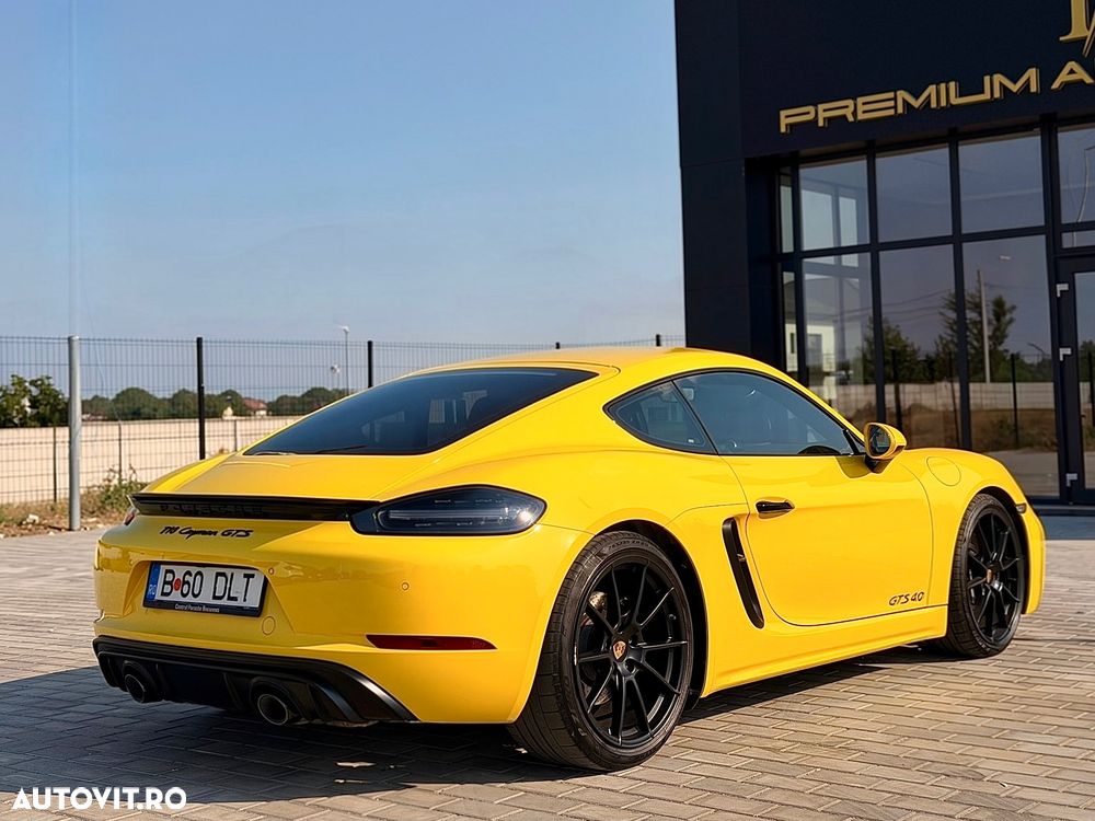 Porsche Cayman 718 GT4 RS - 3