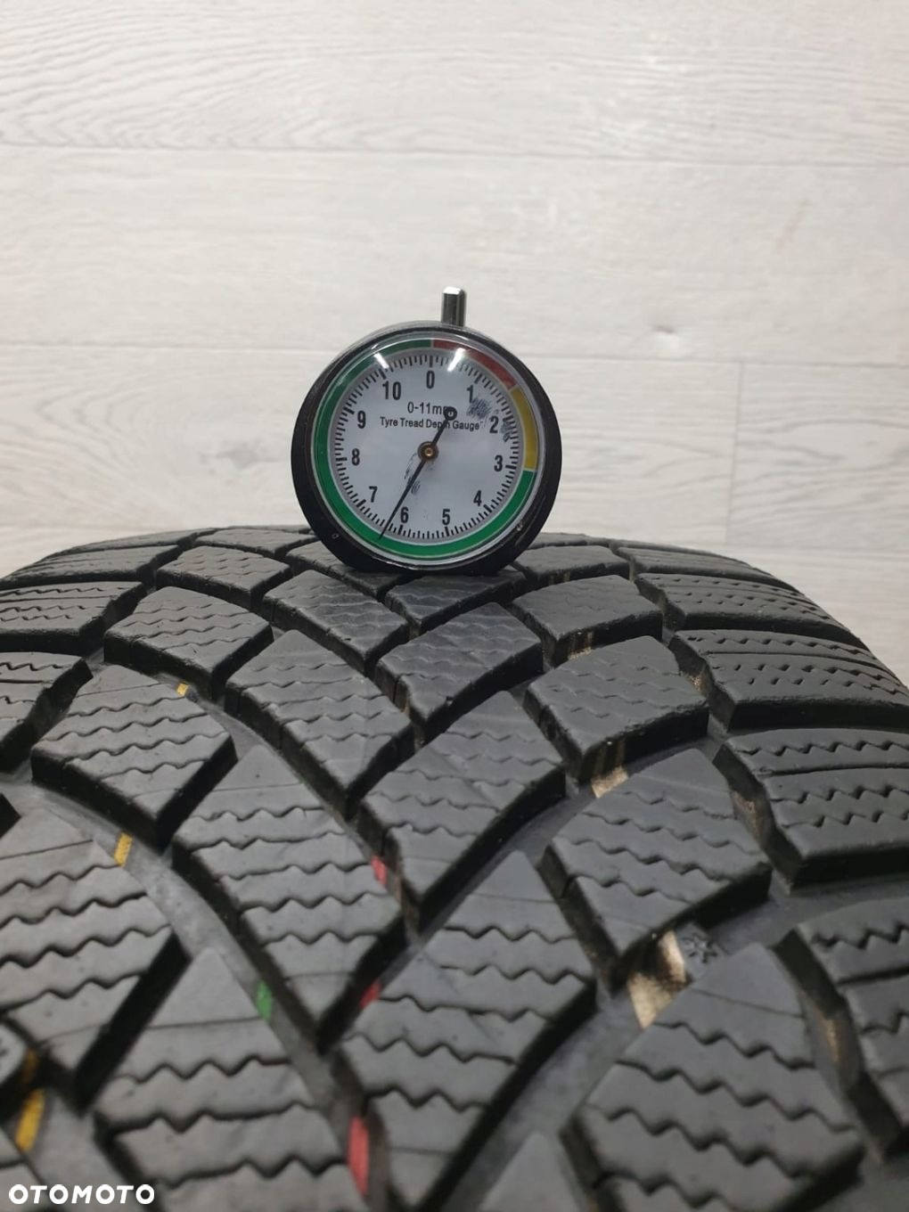 Opona zimowa Bridgestone Blizzak LM005 205/50R17 93 H - 2