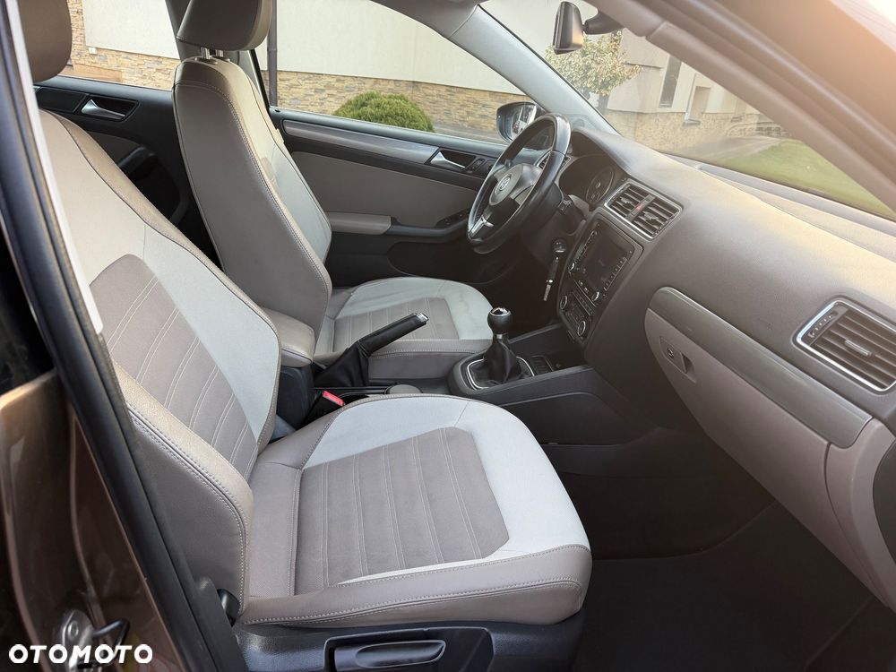 Volkswagen Jetta 1.6 TDI Life - 6