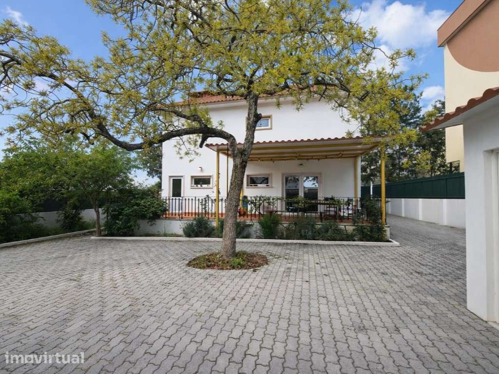 Moradia Isolada Totalmente Remodelada | Potencial para 7 Quartos | ... - Grande imagem: 3/42