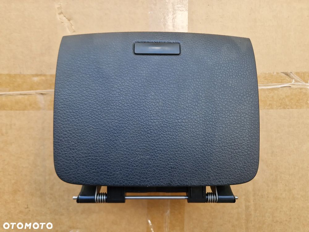 Volkswagen Touareg II Schowek 7P6857922
