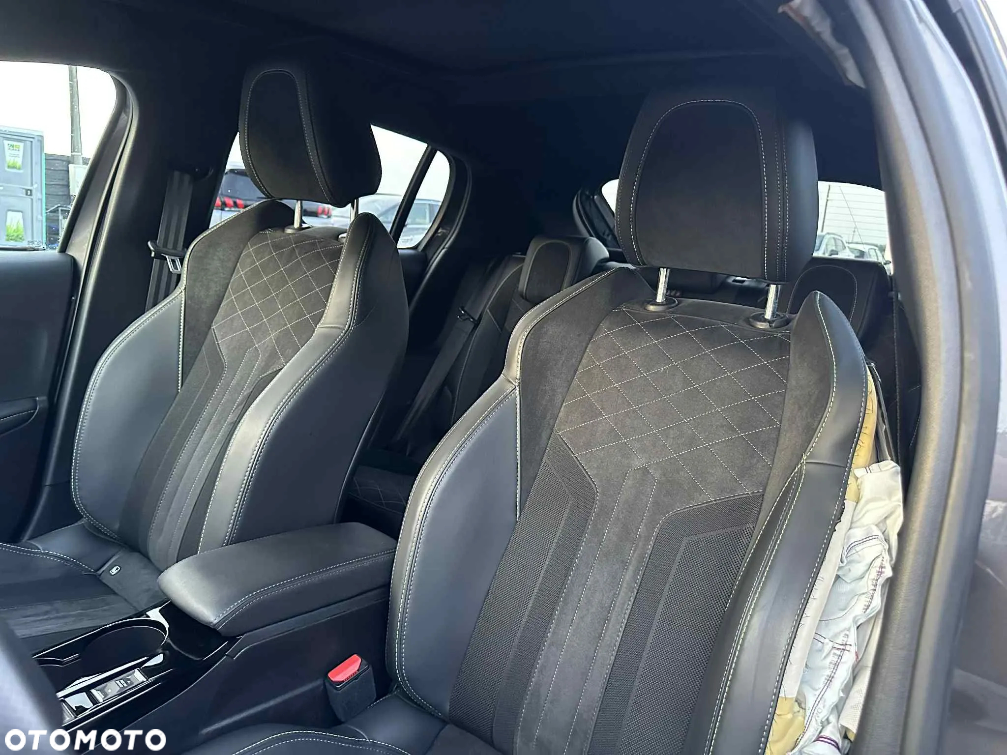 Peugeot 208 PureTech 100 EAT8 GT - 13