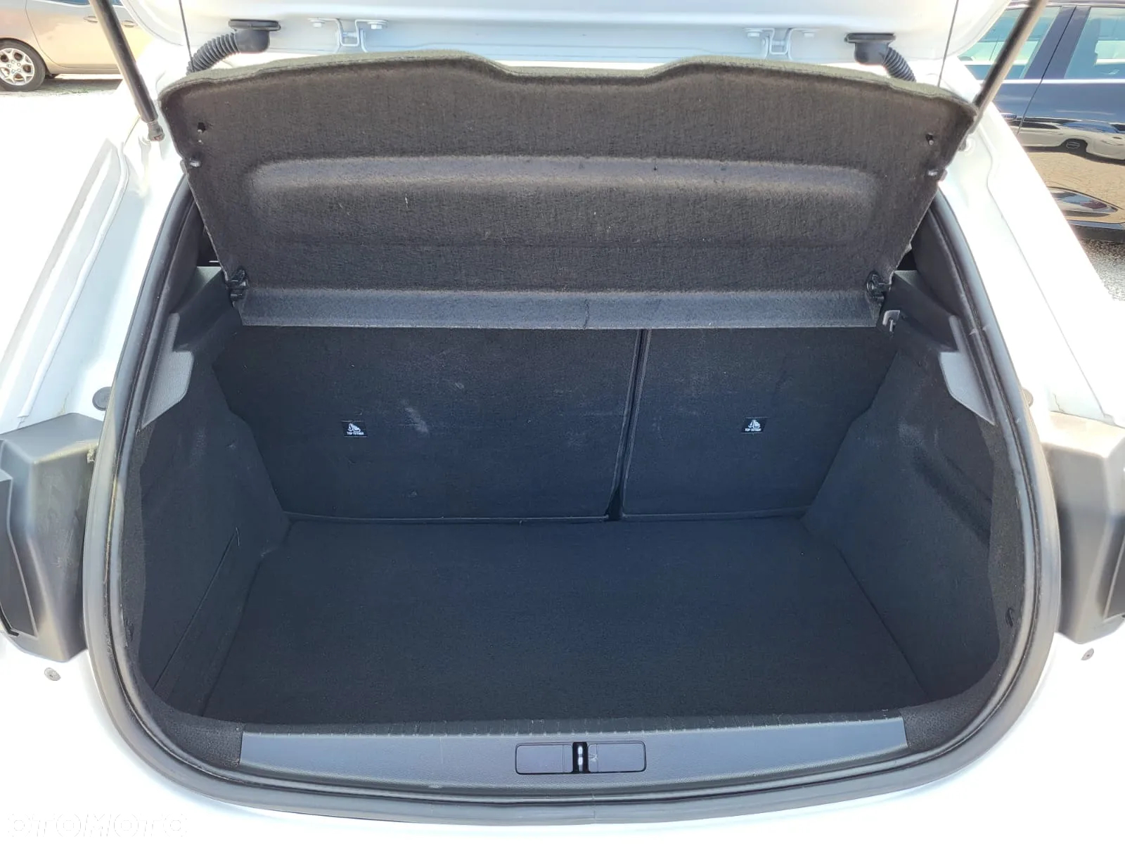 Peugeot 208 1.5 BlueHDi Allure S&S - 25