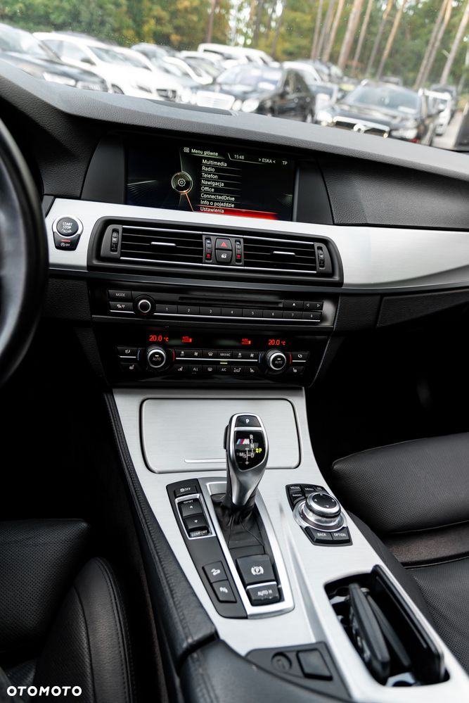 BMW Seria 5 M550d xDrive Sport-Aut - 39