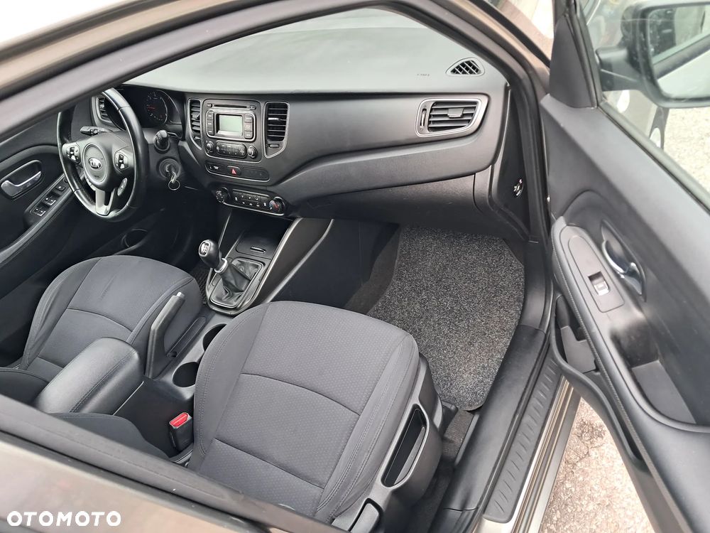Kia Carens 1.7 CRDi 115 Dream Team Edition - 9