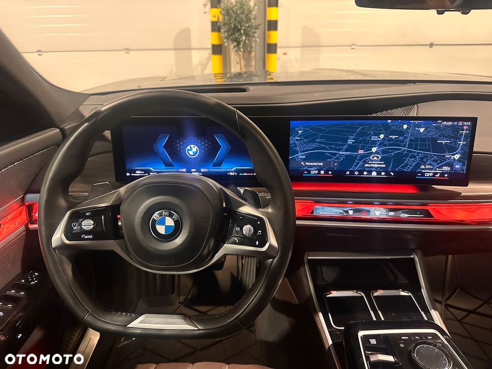 BMW Seria 7 730d xDrive mHEV - 18