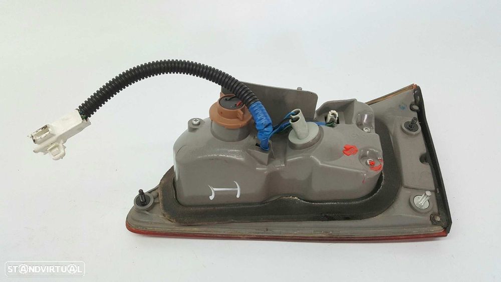 FAROLIM TRASEIRO ESQUERDO LEXUS IS200 (DS2/IS2) 220D - 5