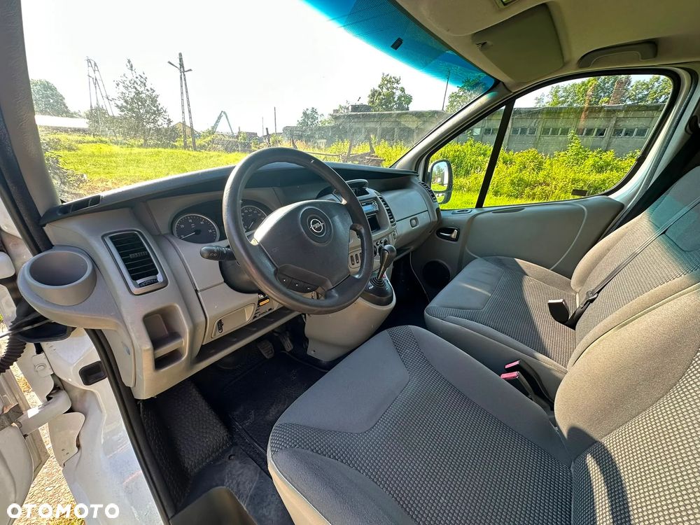 Opel Vivaro 2.5 diesel 145kM 2008 rok, automat, HAK, orginalny przebieg! BEZWYPADKOWY - 8