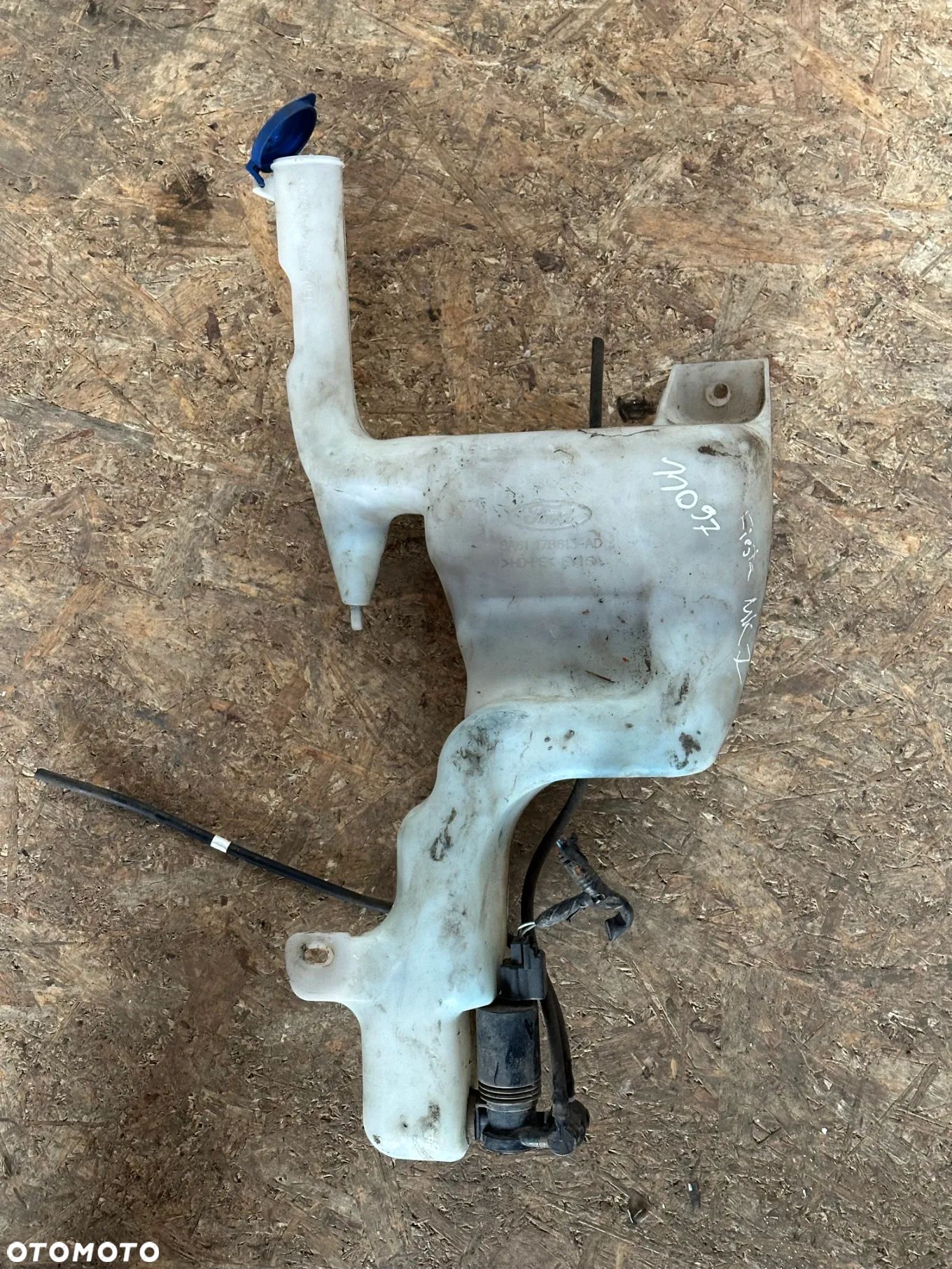 ZBIORNICZEK SPRYSKIWACZY FORD FIESTA MK7  8A6117B613-AD - 1