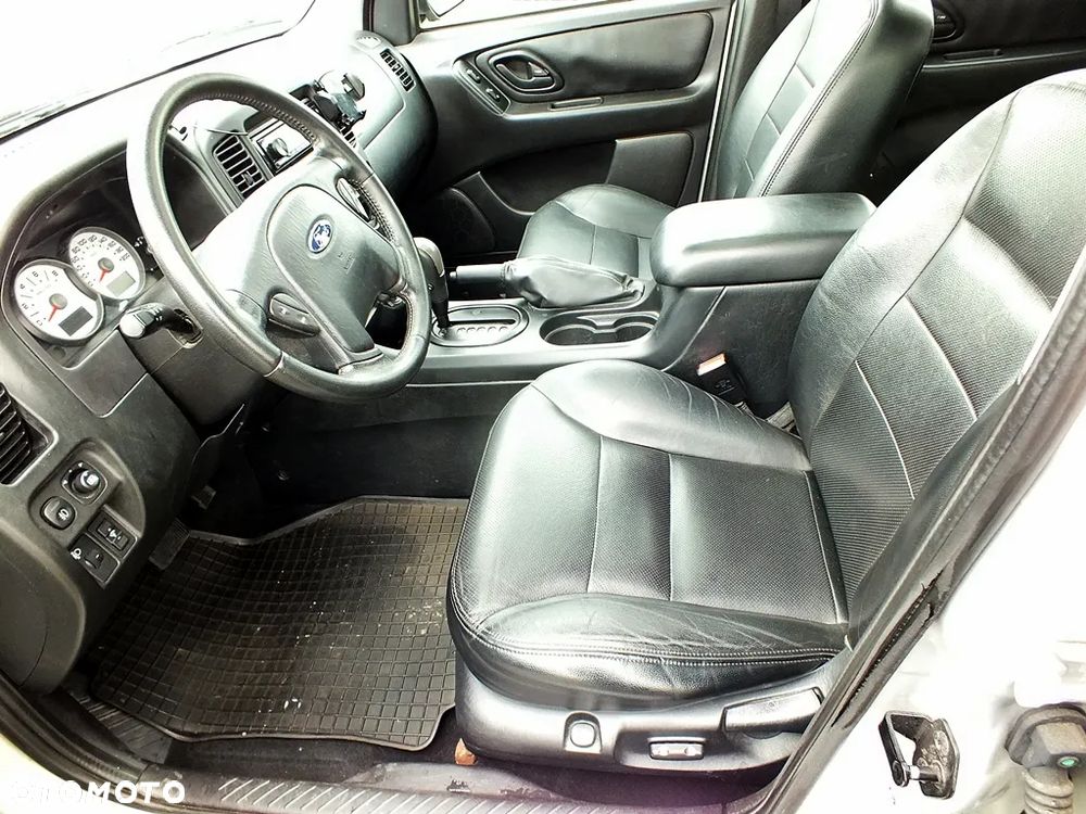 Ford Maverick V6 Limited - 11