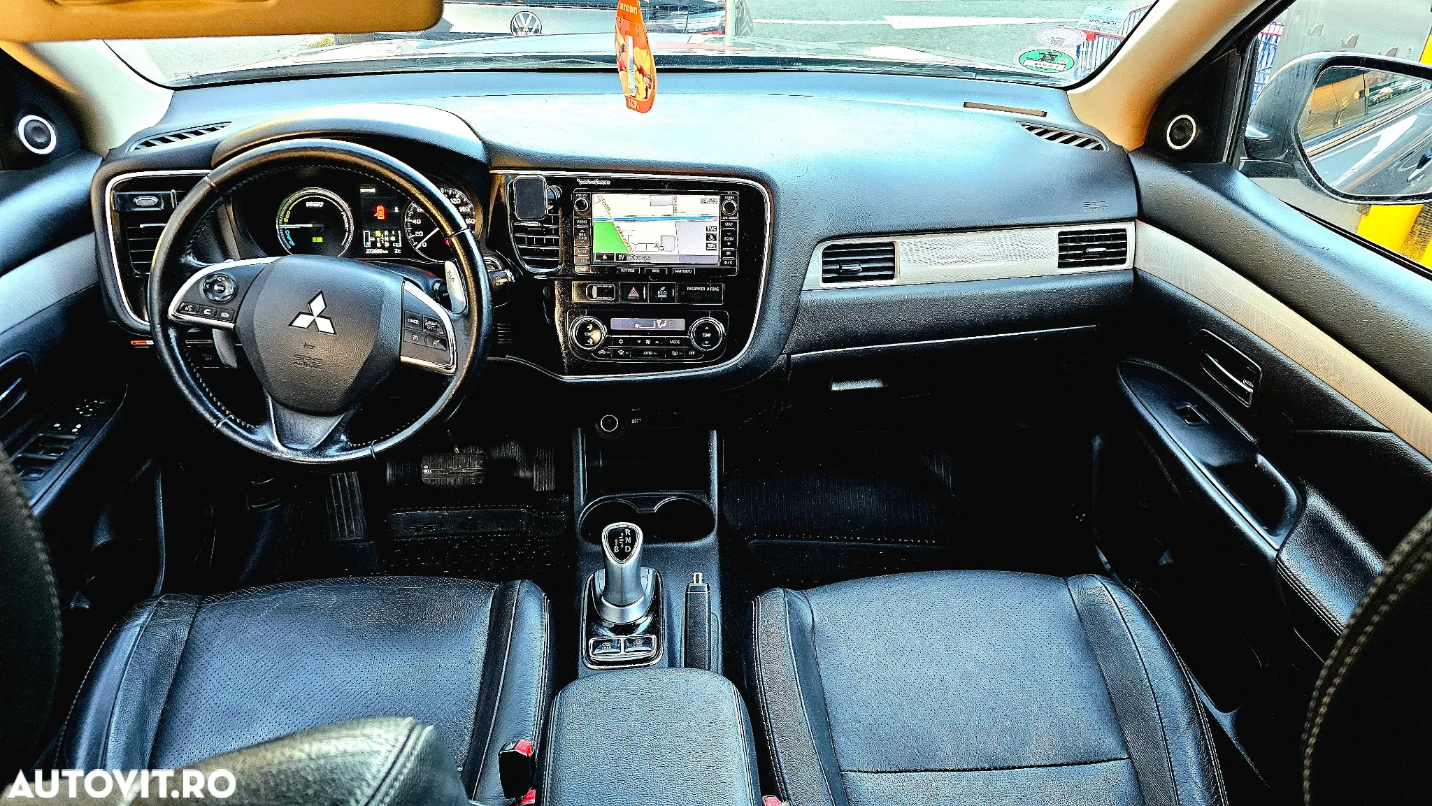 Mitsubishi Outlander - 11