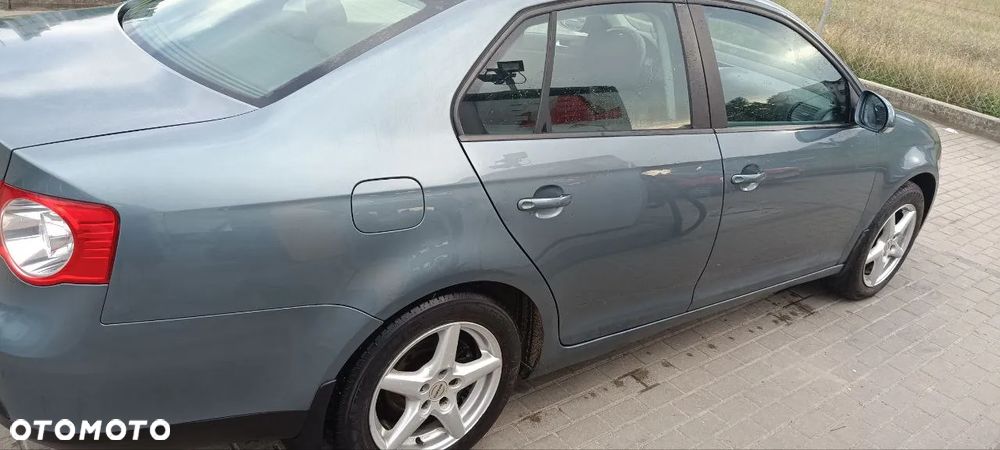 Volkswagen Jetta 1.6 FSI Comfortline - 14