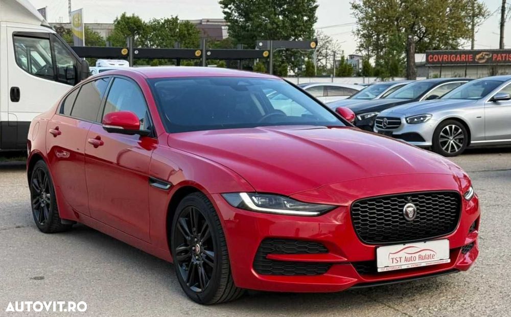 Jaguar XE D200 RWD MHEV R-Dynamic S - 13