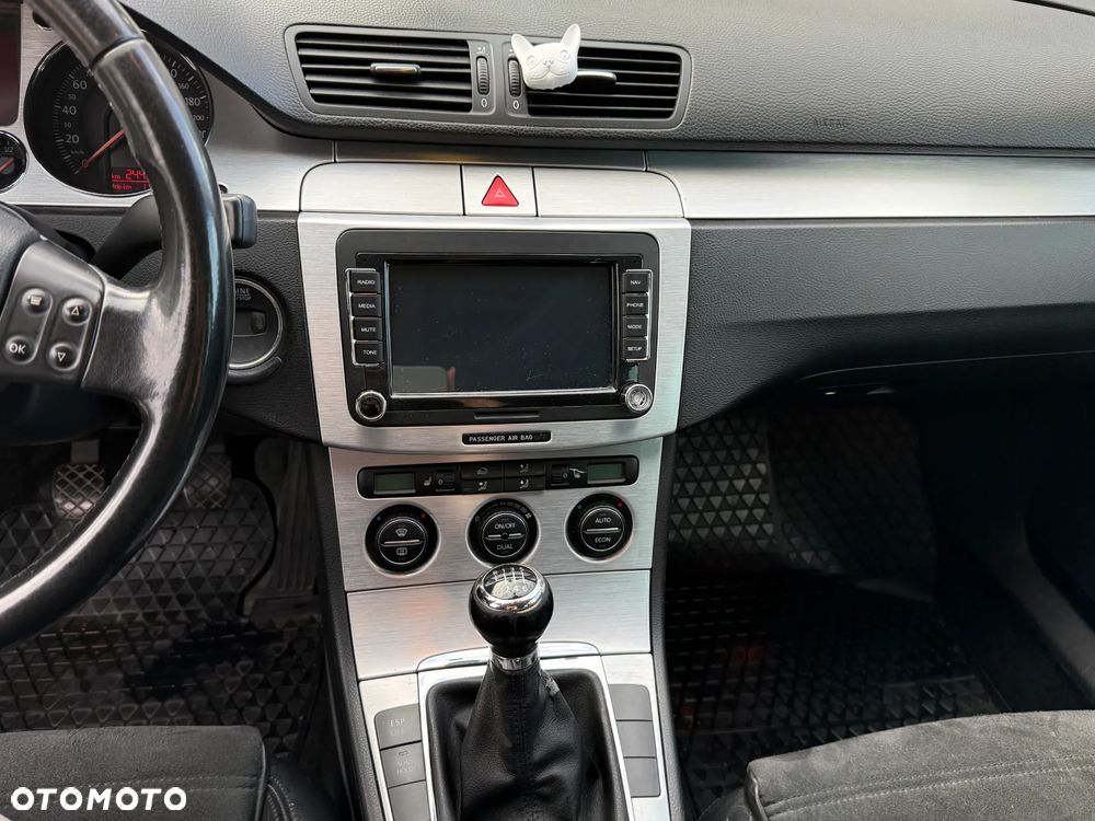 Volkswagen Passat - 29