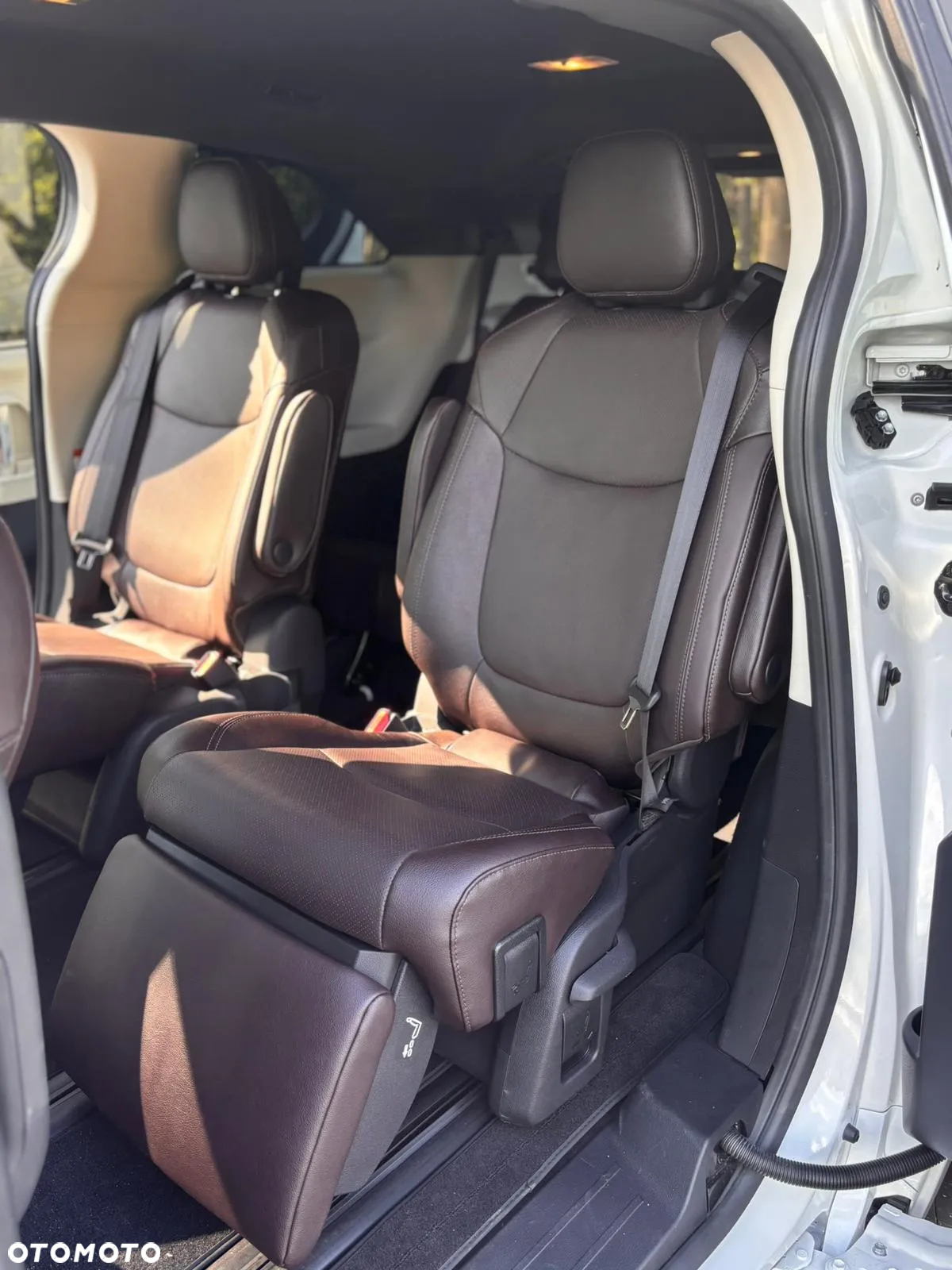 Toyota Sienna - 13