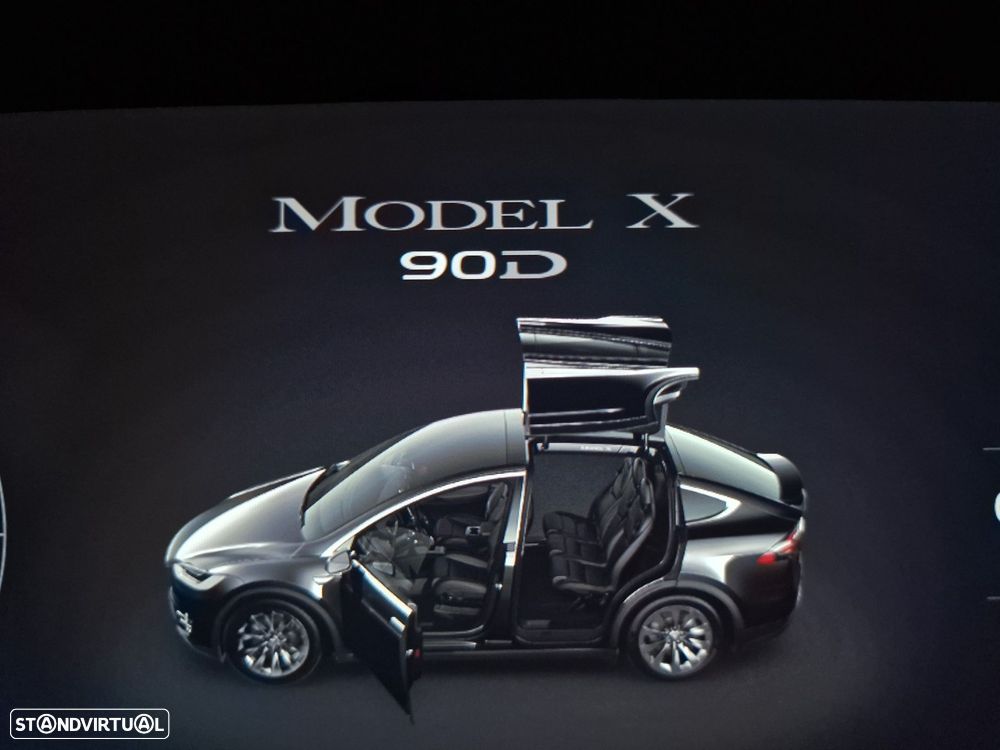 Tesla Model X 90D - 43