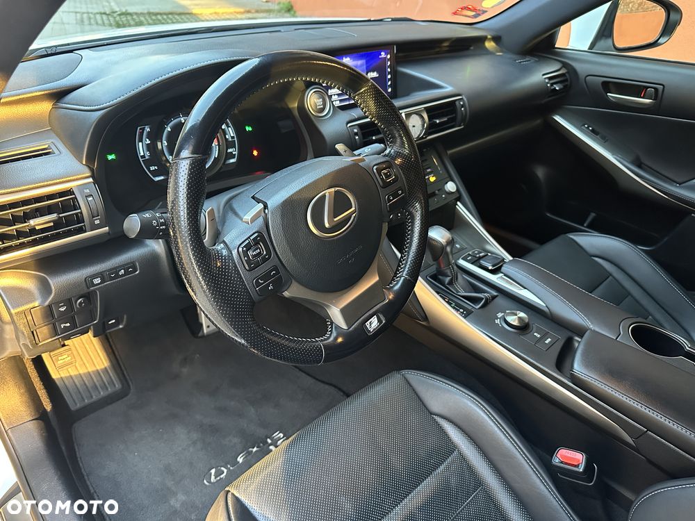 Lexus IS 200t F Sport - 9