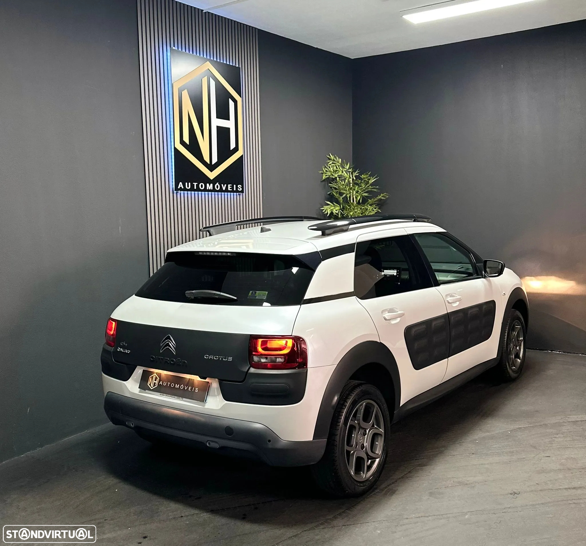 Citroën C4 Cactus 1.2 PureTech Shine EAT6 - 4