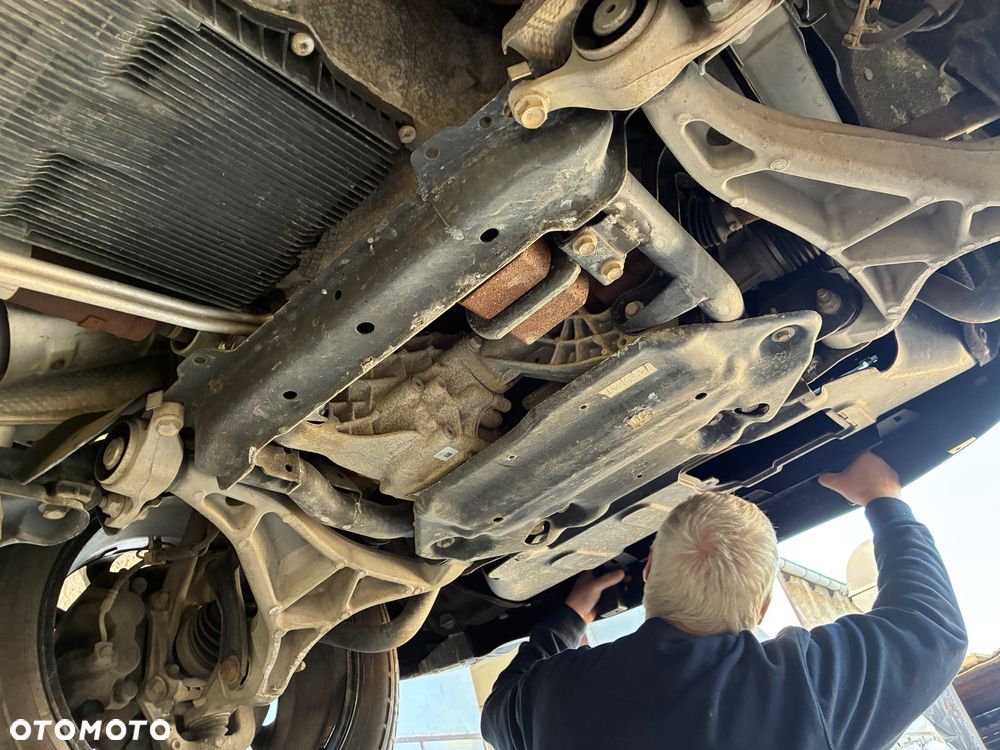 Jeep Grand Cherokee 5.7 V8 HEMI Overland Summit - 34