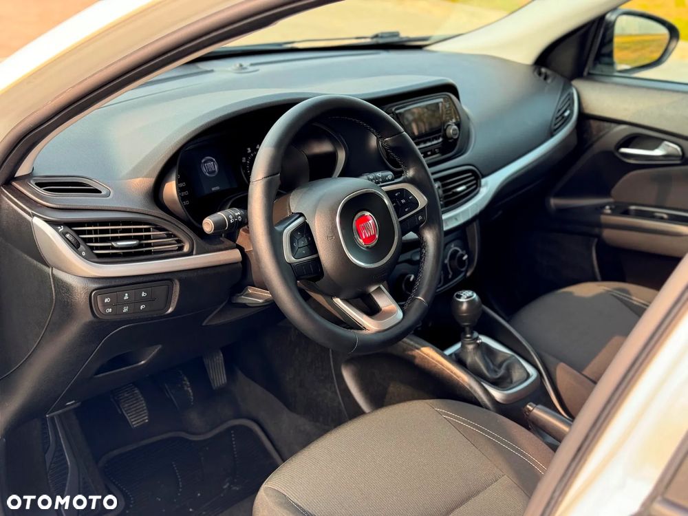 Fiat Tipo 1.4 16v Lounge EU6d - 31