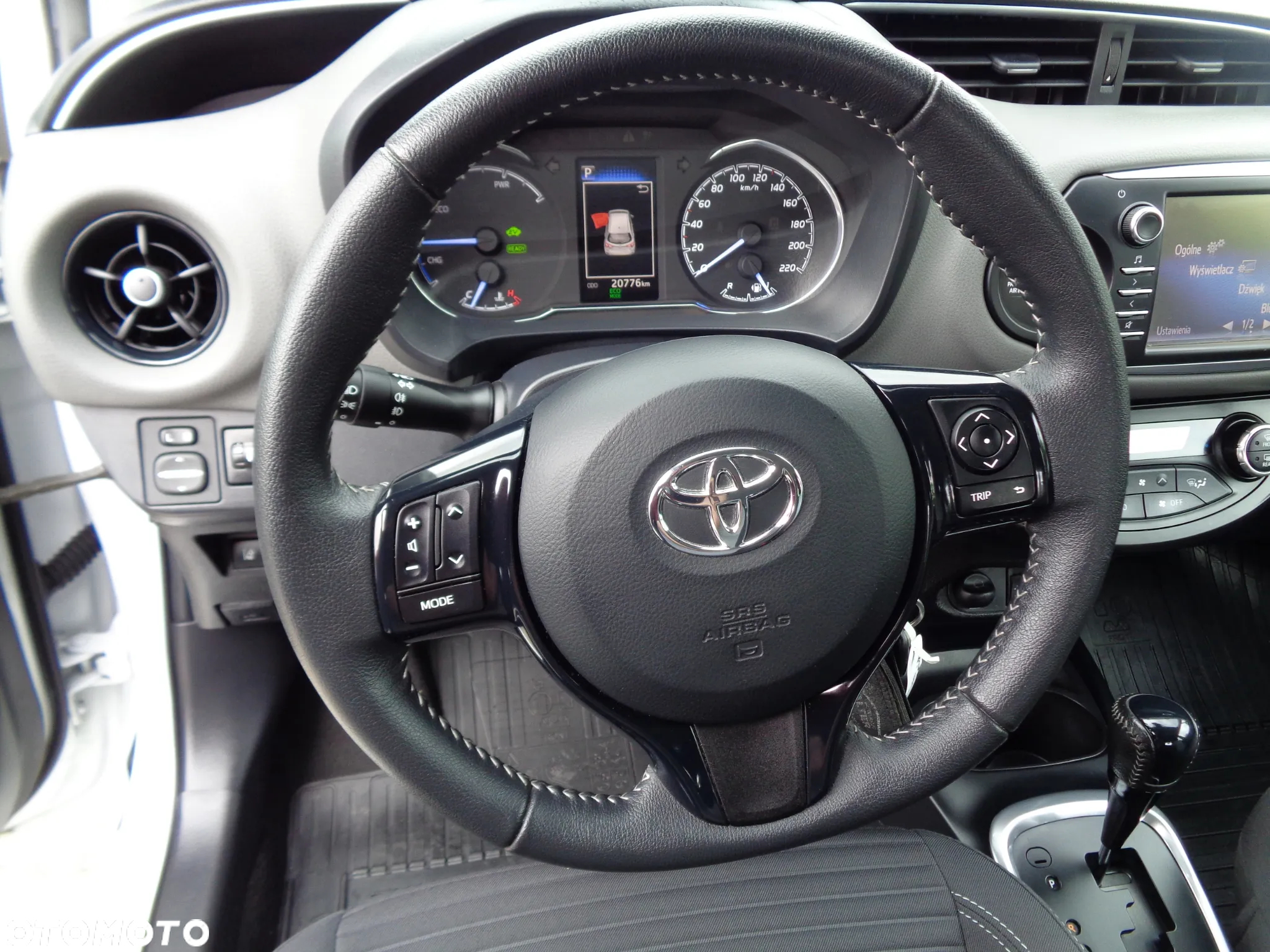 Toyota Yaris Hybrid 100 Premium - 14