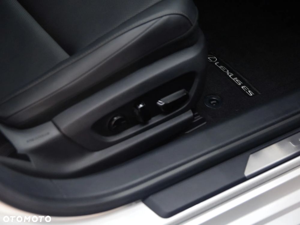 Lexus ES 300h Business Line - 15