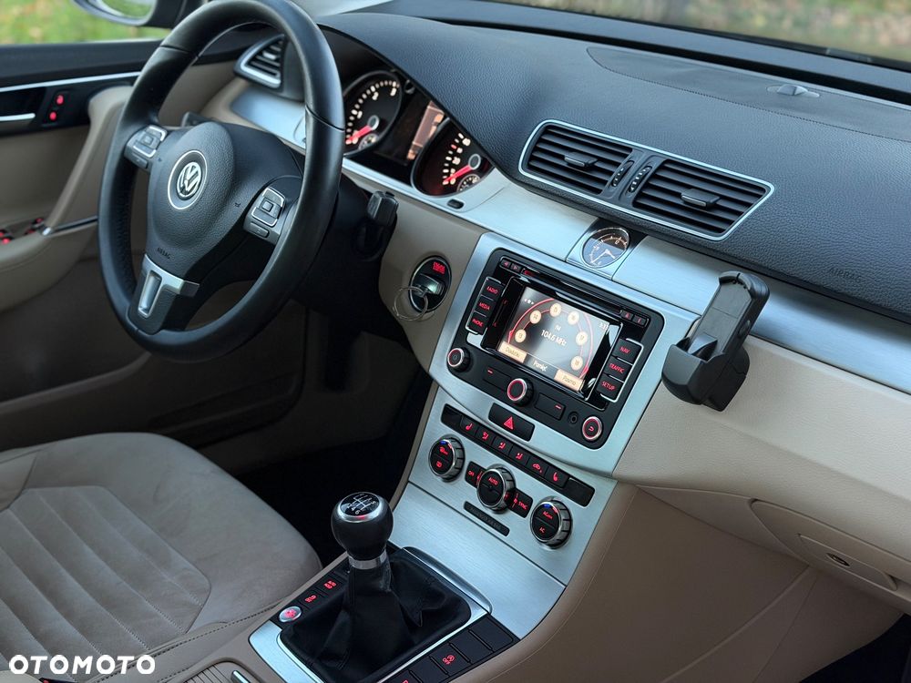 Volkswagen Passat - 15
