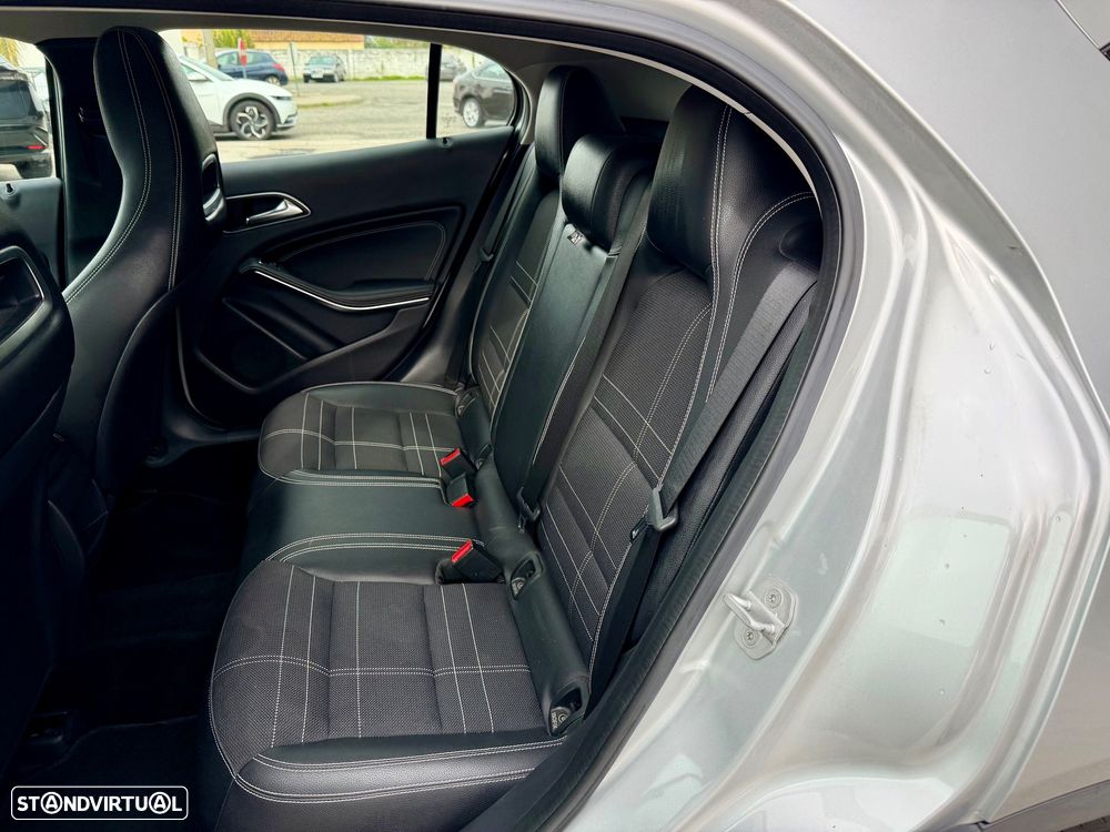 Mercedes-Benz GLA 180 CDI Urban - 16