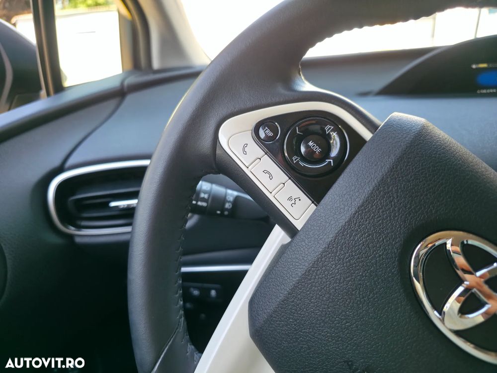 Toyota Prius 1.8 HSD Exclusive Plus - 21