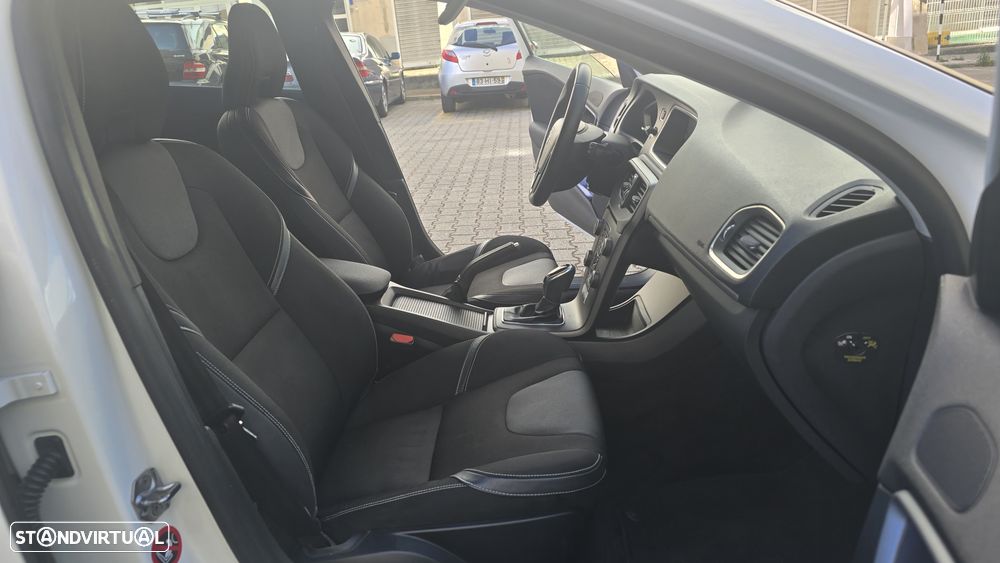 Volvo V40 2.0 D2 Momentum Geartronic - 21