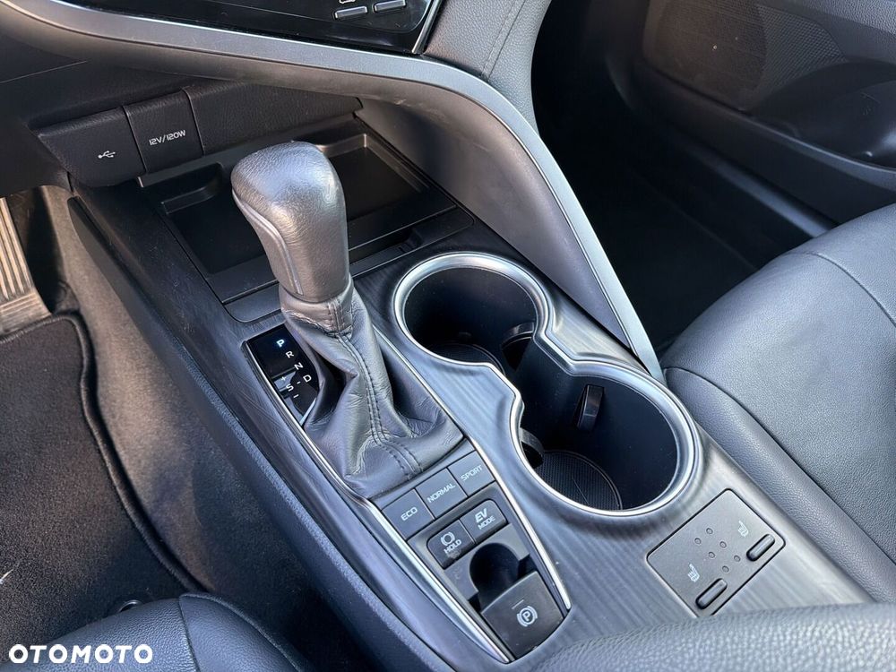Toyota Camry 2.5 Hybrid Executive CVT - 19
