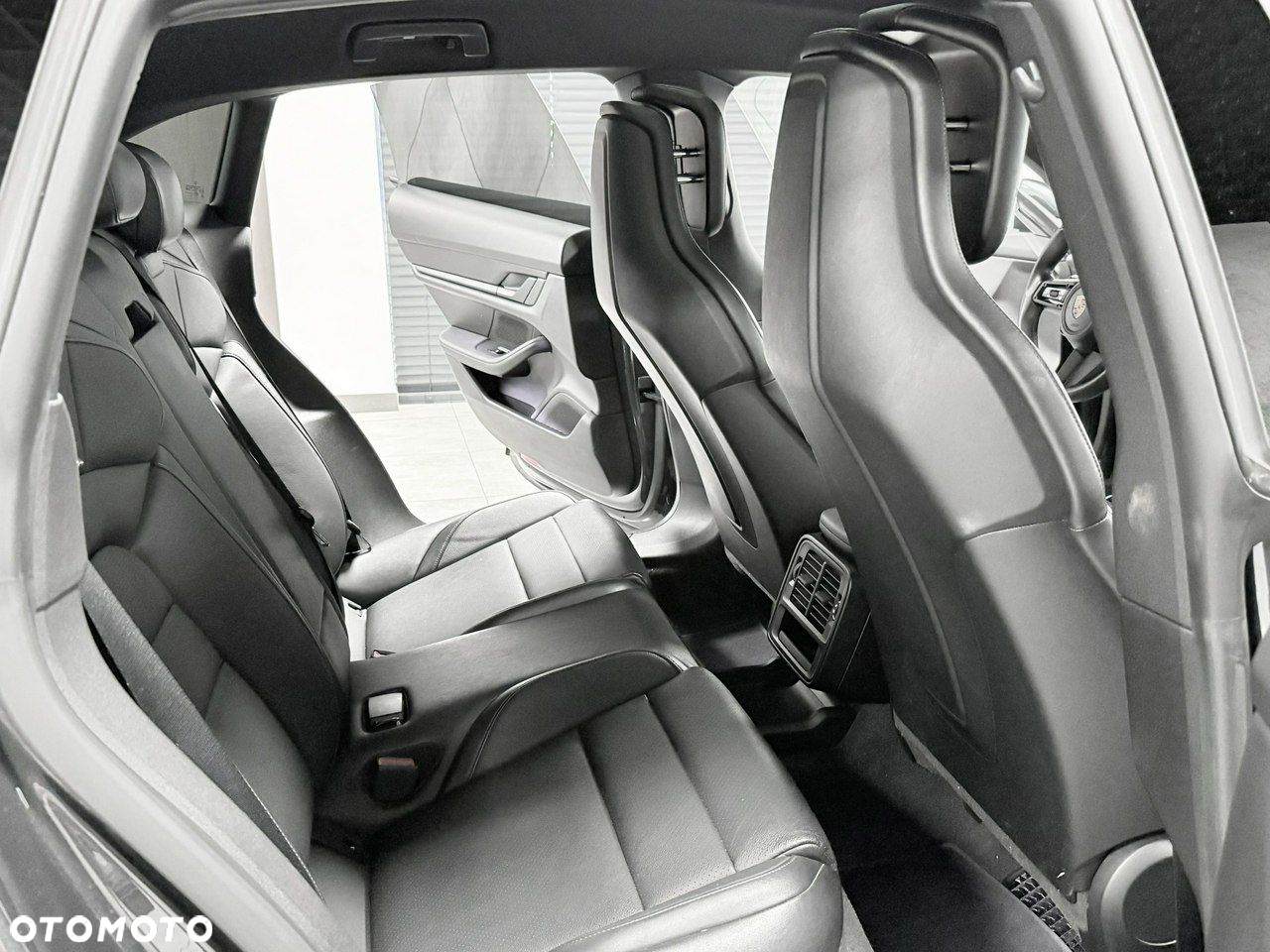 Porsche Taycan Sport Turismo Performance Plus - 28