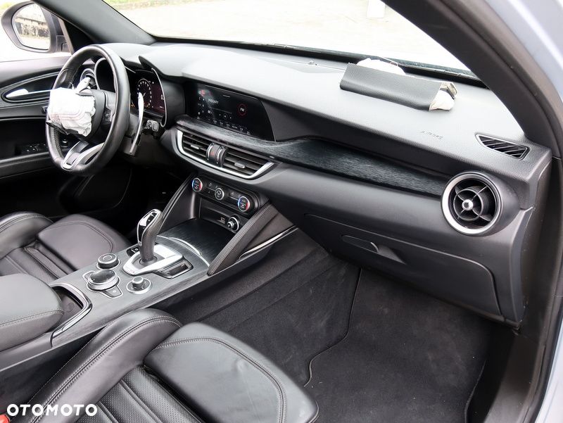 Alfa Romeo Stelvio 2.0 Turbo Sprint Q4 - 13