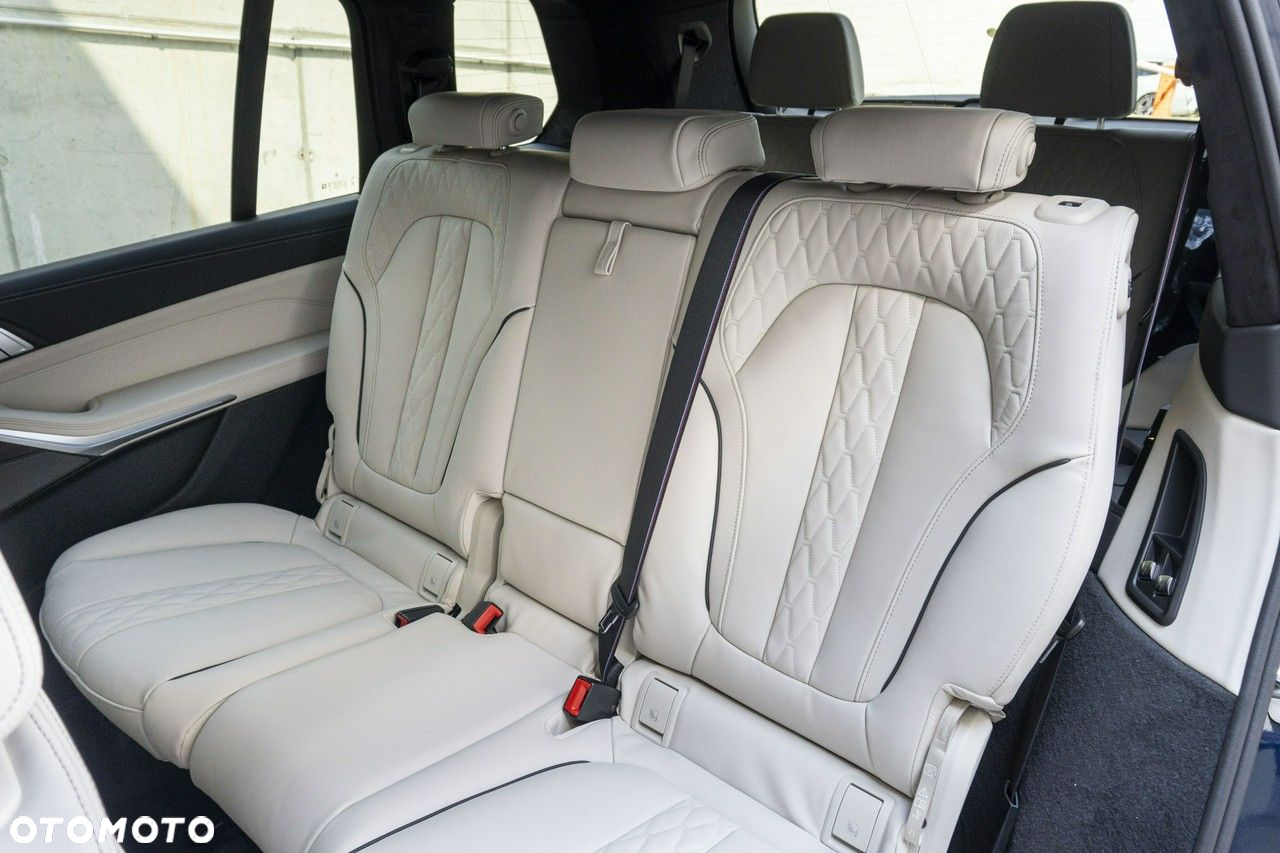 BMW X7 - 28