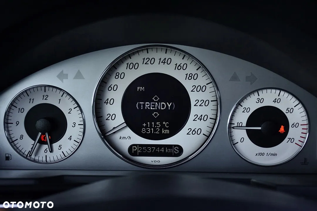 Mercedes-Benz Klasa E 320 4-Matic T Avantgarde - 19