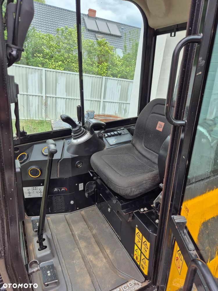 JCB 19c1 - 3
