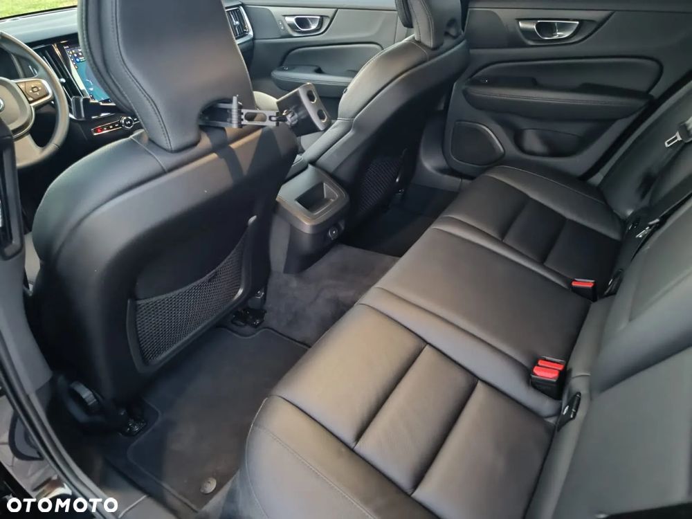 Volvo V60 B4 D Plus Dark - 27