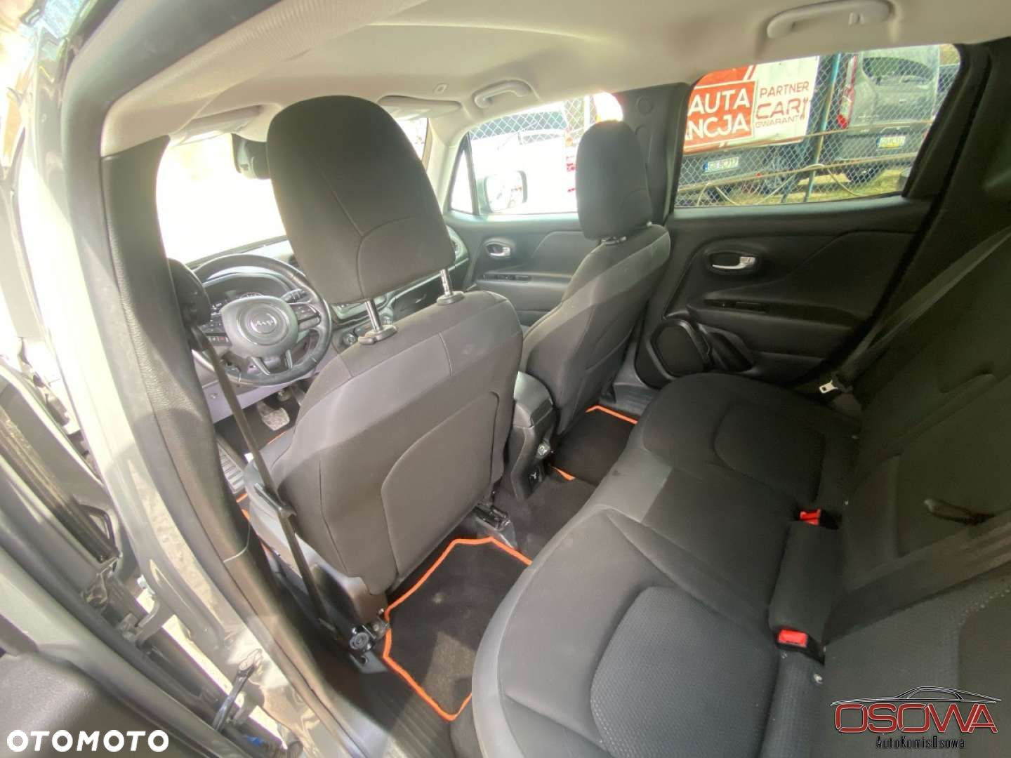Jeep Renegade - 32